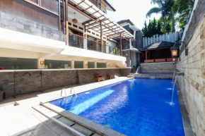 Family Only Villa with Pool & City View - 4BR De Reiz Meily